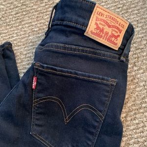 Levi’s classic mid rise skinny jeans size 30